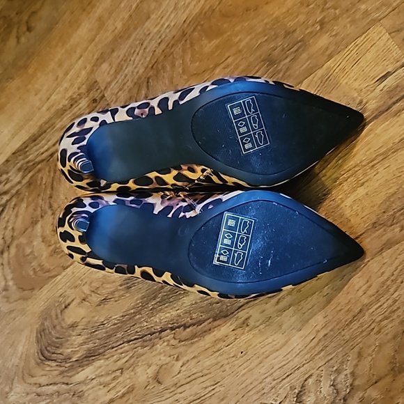 Journee Collection | Size 7 | Demmi Ankle Bootie - Picture 5 of 14